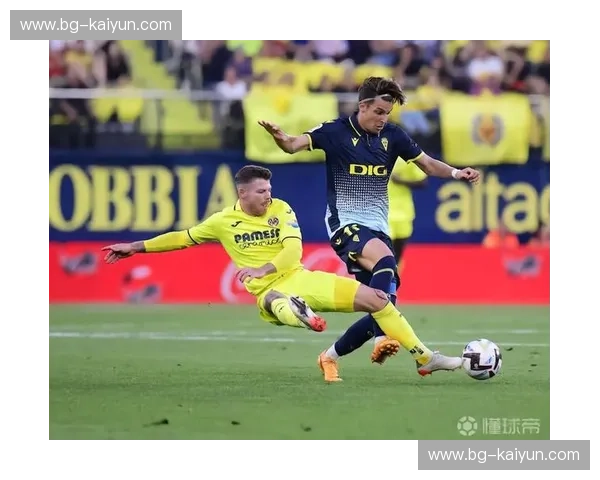 黄色潜水艇的蓝色梦想：比利亚雷亚尔与马德里的足球史诗